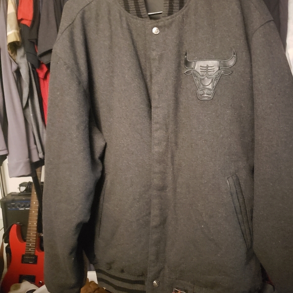 Reversible Chicago Bulls coat w matching hat - Picture 2 of 3